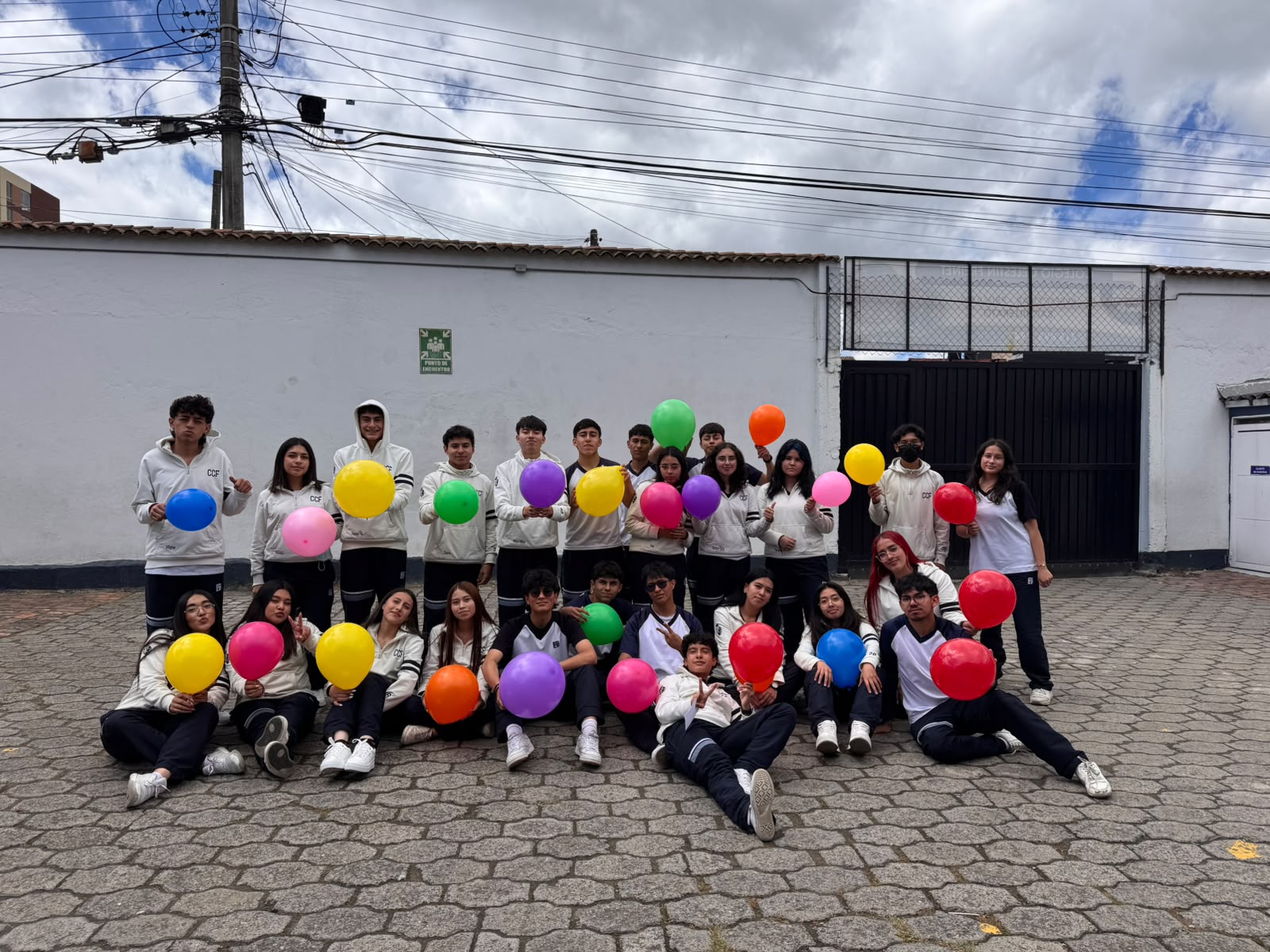 Estudiantes de la promoción AZAIRUS XXVI del Colegio Celestin Freinet